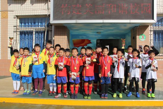 方硕21+8曾凡博20分 北京大胜四川开季三连胜