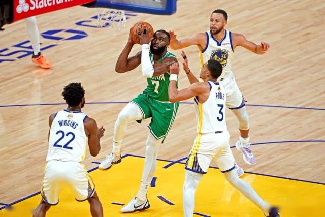 欧冠夺冠赔率：巴萨1赔4.5领跑 皇马利物浦紧追