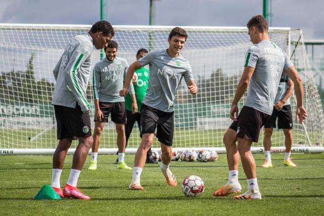 相当炸裂！44岁的小罗就要当爷爷了！