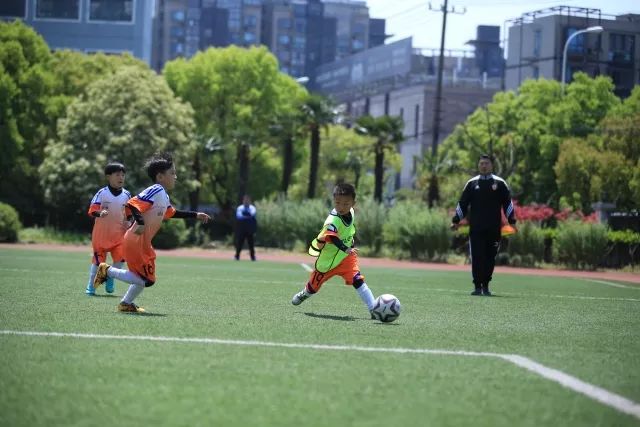 阿森纳可让马丁内利移到右路，或冬窗寻求补强